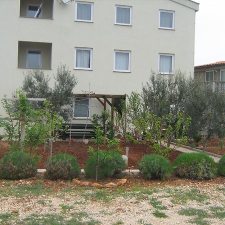 Apartments Ana Vir Buitenkant foto
