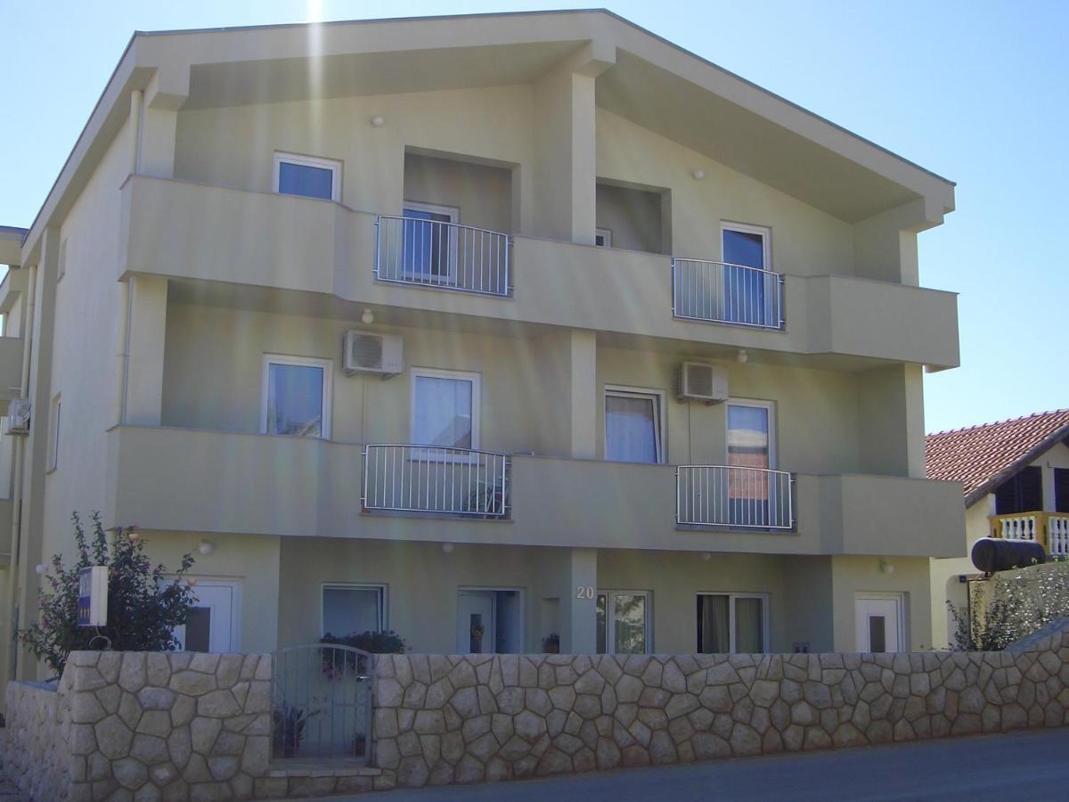 Apartments Ana Vir Buitenkant foto